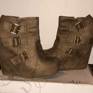 Shi by JOURNEYS Wedges
